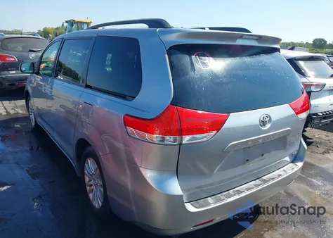 2011 Toyota Sienna Xle V6 z USA, uszkodzony, nr VIN 5TDYK3DC1BS164179